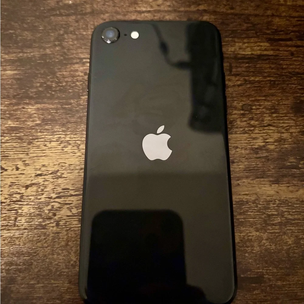 Unlocked Black iPhone SE – 64GB – Excellent Condition